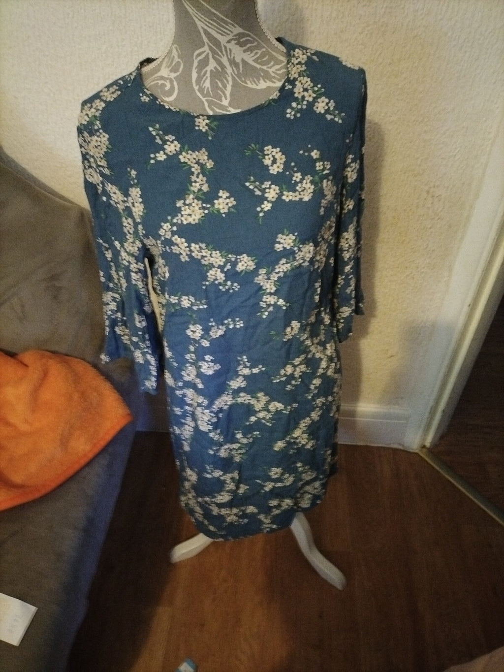 Ladies Size Medium Blue Floral Long Sleeved Dress