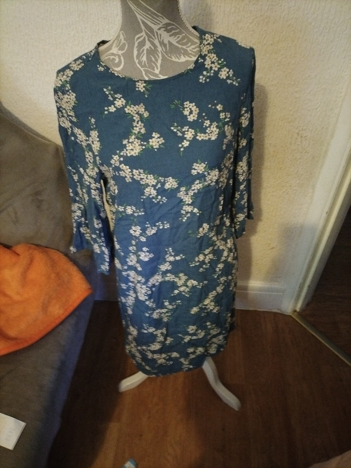 Ladies Size Medium Blue Floral Long Sleeved Dress