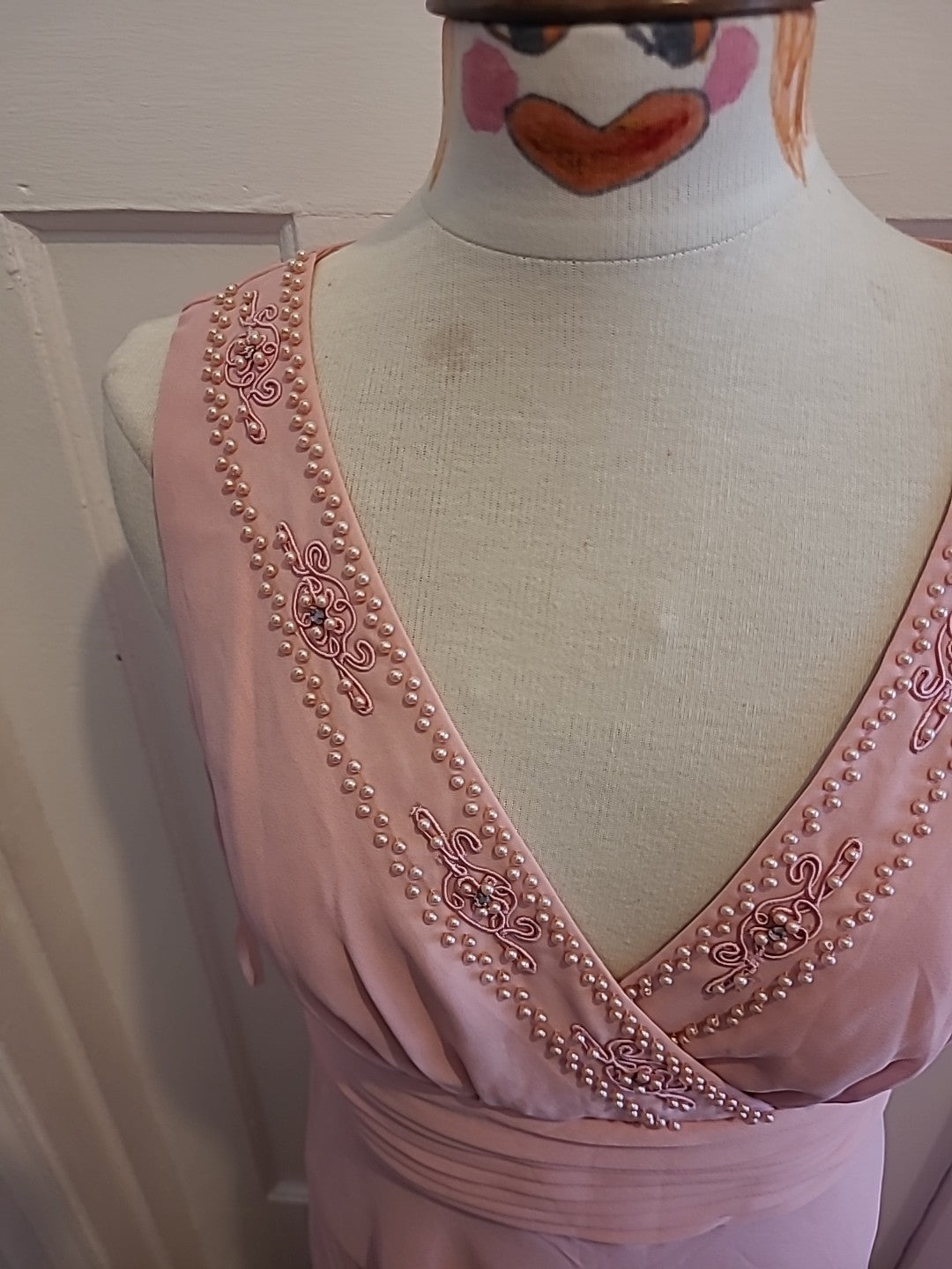 Ladies Enchanted Size 14 Pink V Neck Sleeveless Stunning Dress