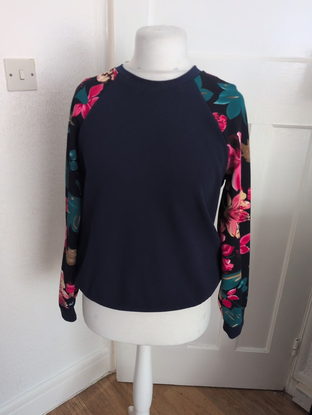 Ladies Shein Size Medium Navy Floral Sleeves Long Sleeve Round Neck Blouse