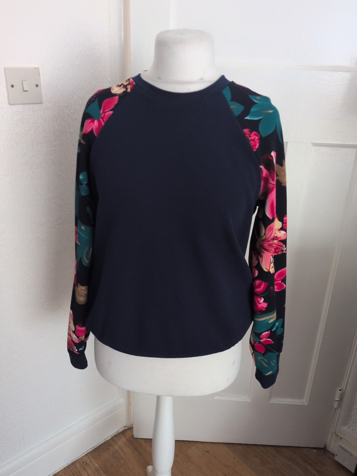 Ladies Shein Size Medium Navy Floral Sleeves Long Sleeve Round Neck Blouse