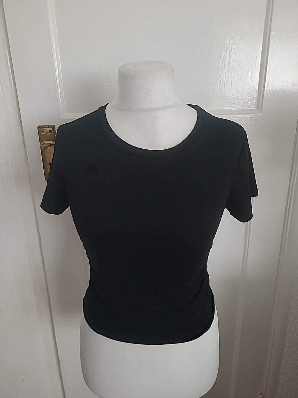 Ladies Size M Black Short Sleeved Ruched Side Tshirt