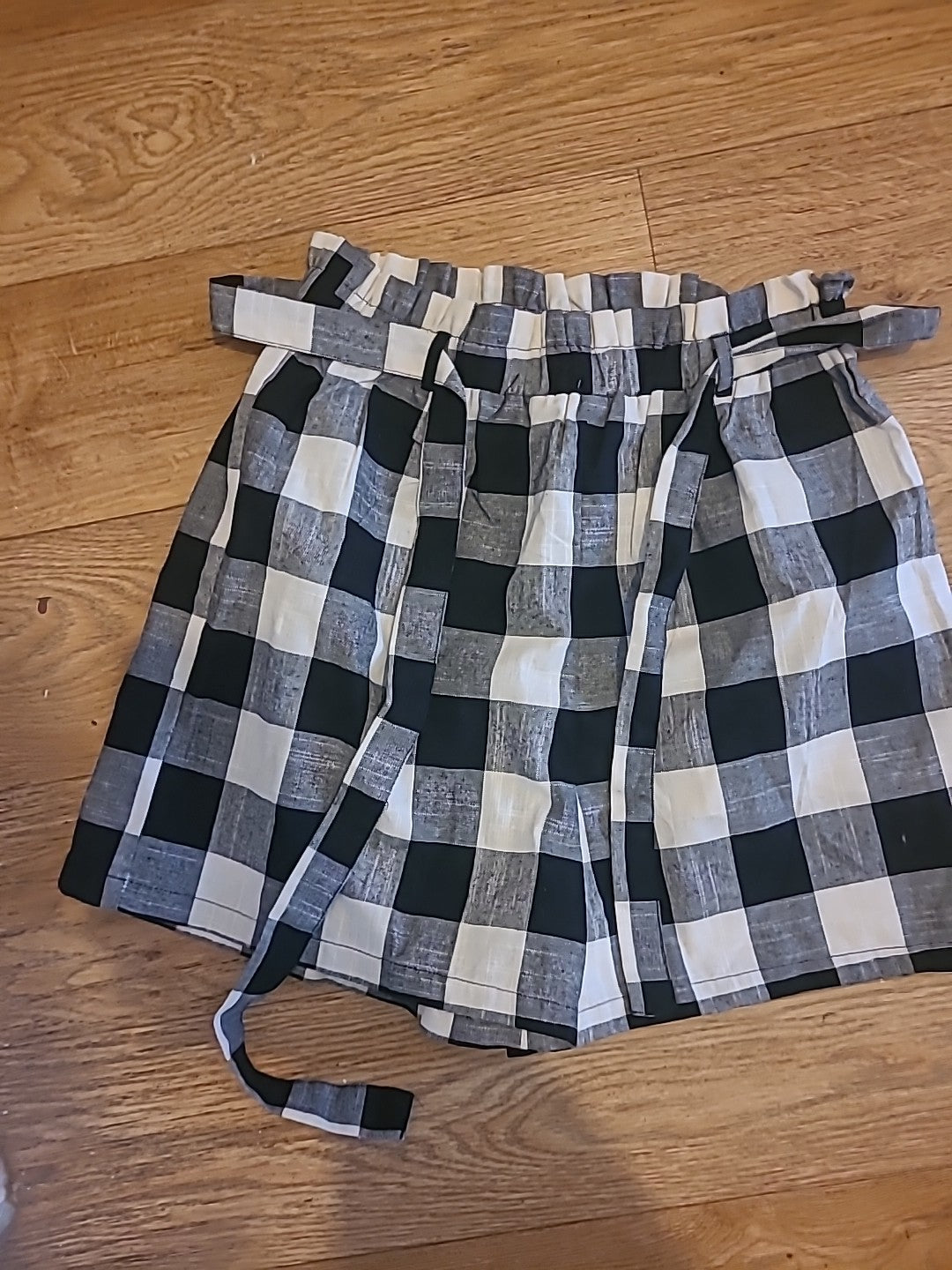 Ladies Primark Size 6 Black White Grey Check Shorts