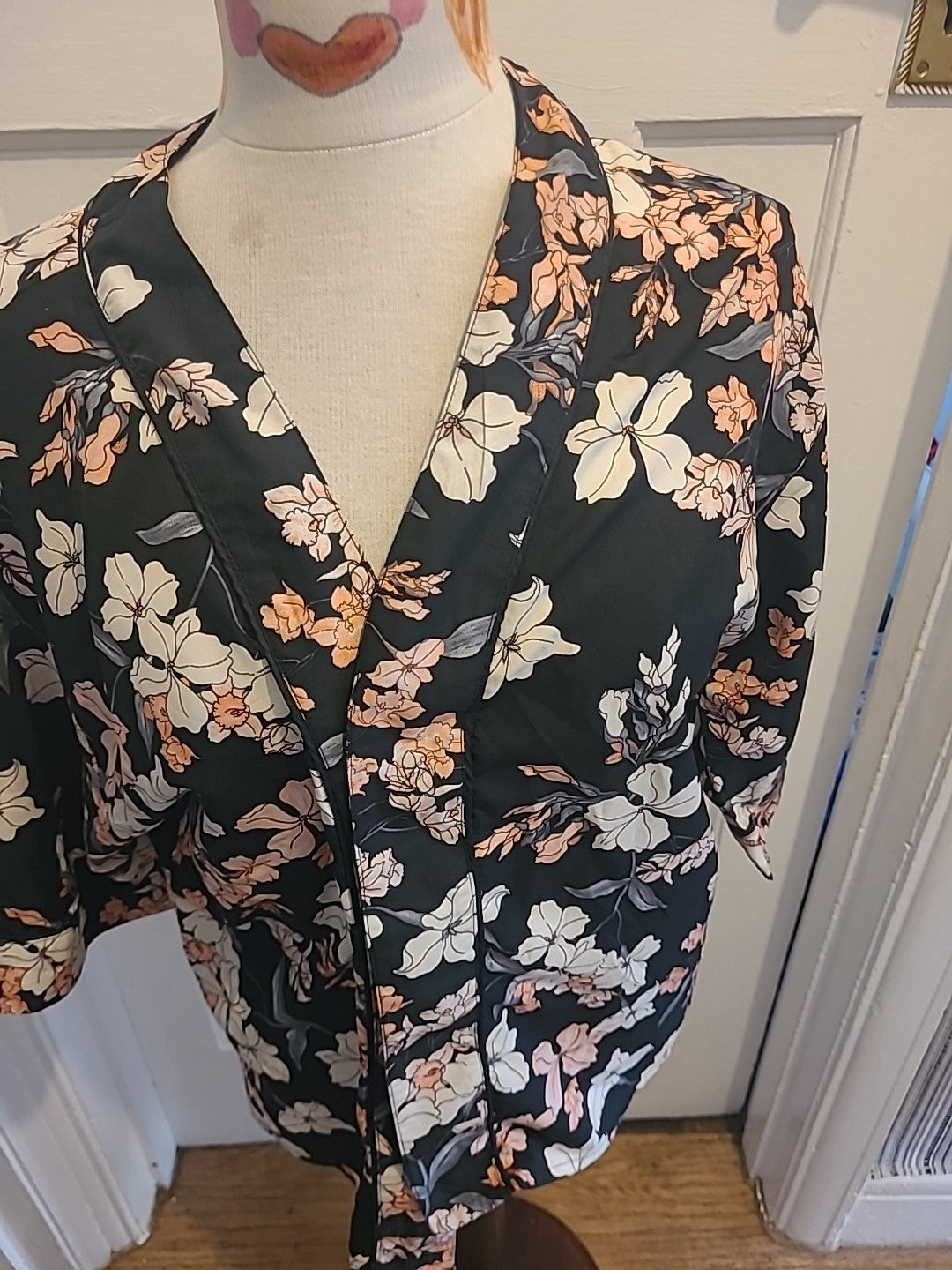 Ladies Lipsy London Size 10 Black Floral Short Sleeve Cardigan