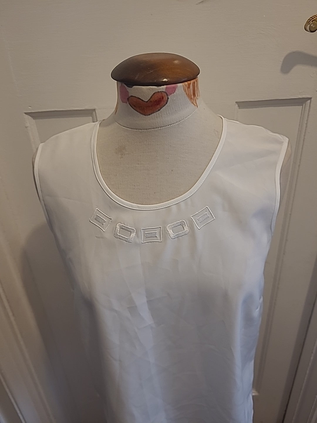 Ladies Oscsan B Size 12 White Sleeveless Top