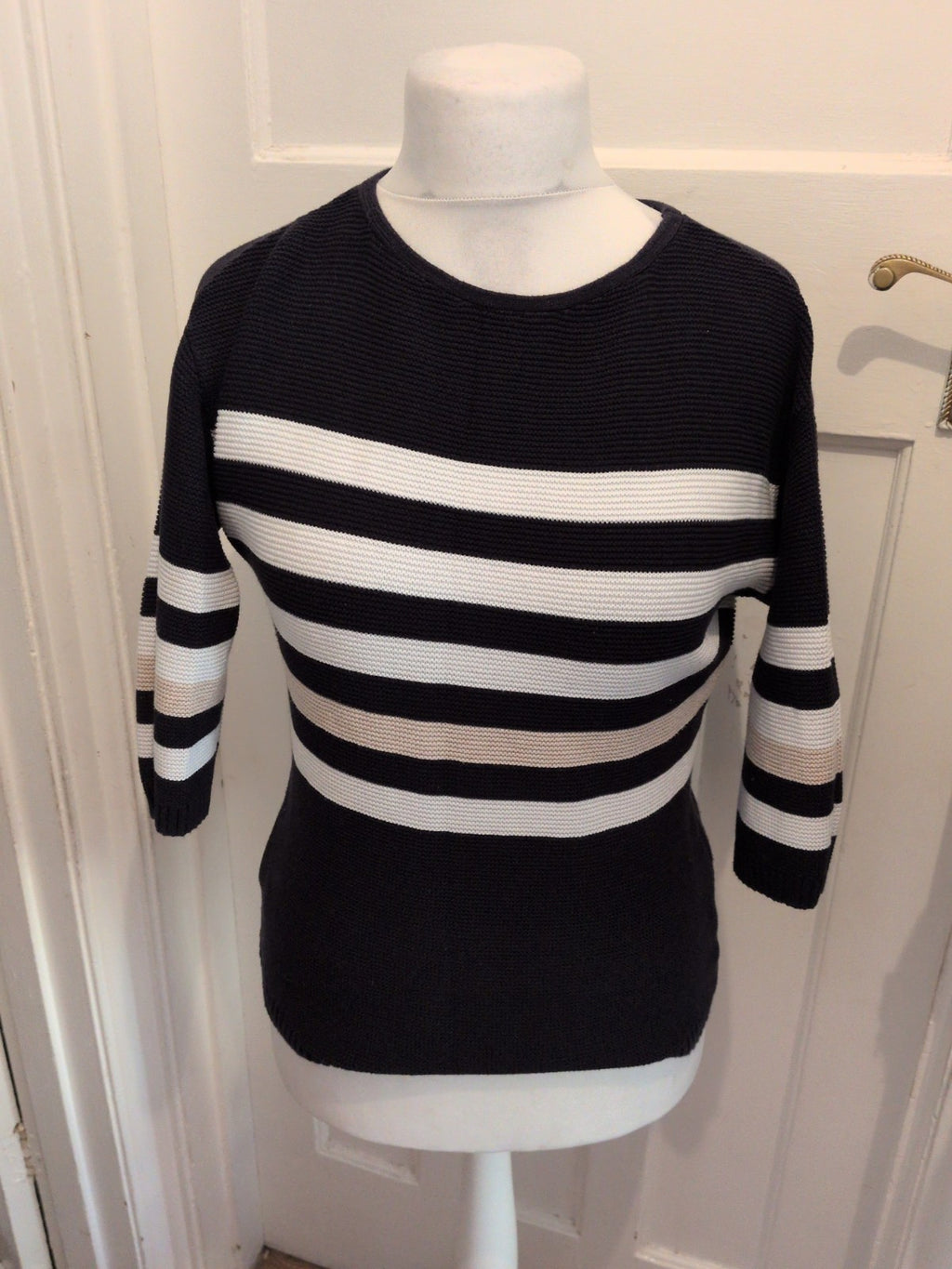 Medium Black And White Stripe Jumper Pullover Round Neck