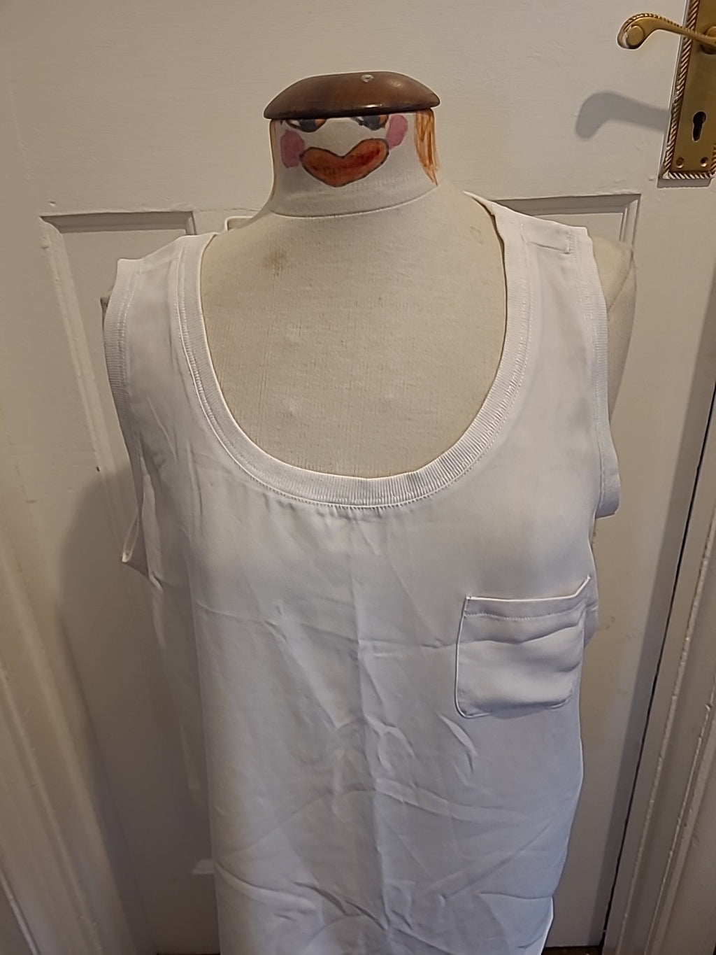 Ladies Size XL White Ribbed Scoop Vest Tshirt