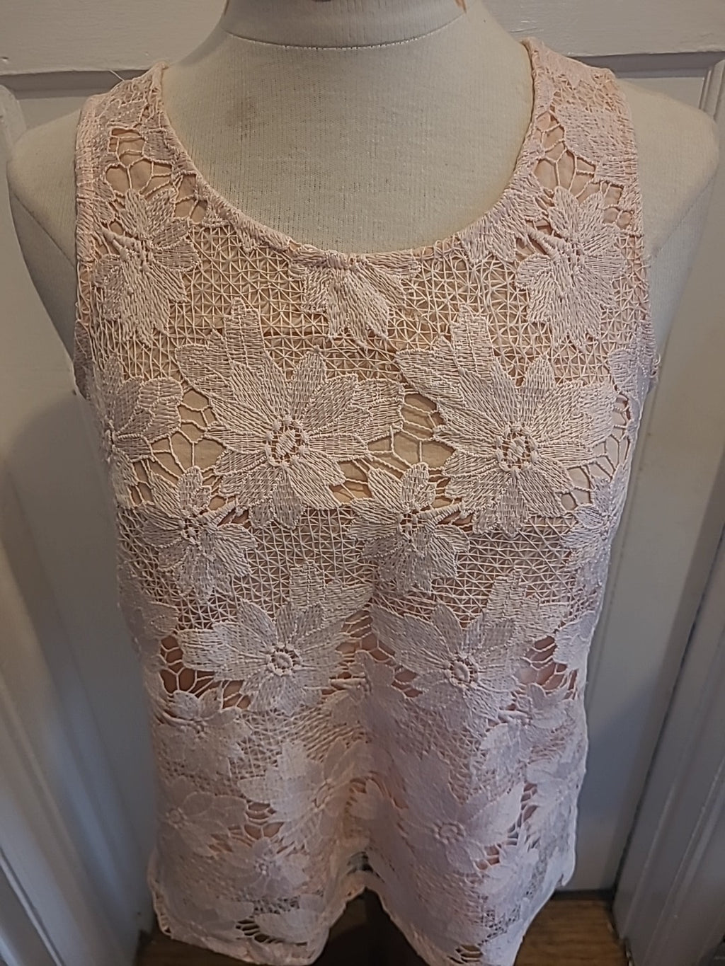 Ladies Peacocks Size 8 Pale Pink Floral Lace Detailed Sleeveless Vest Top
