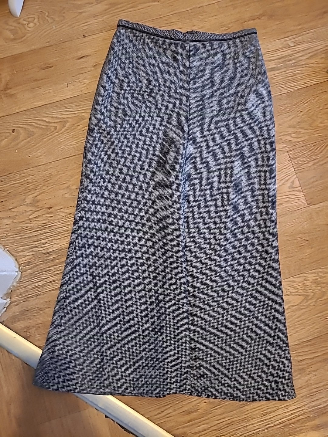 Ladies Hennes Size Euro 34 Black And White Lined Long Length Skirt