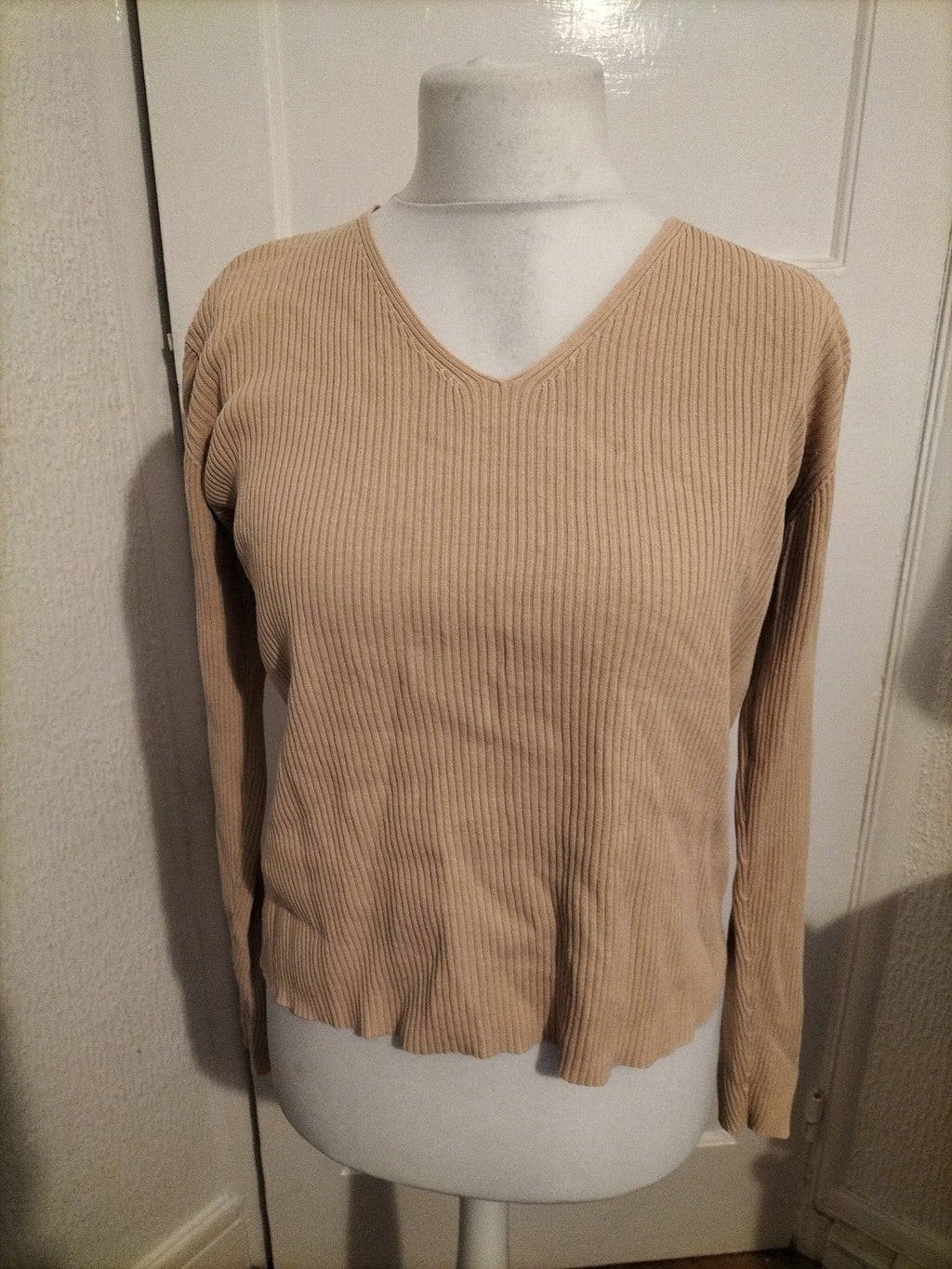 Ladies Jeff&Co Size Large Beige Ribbed V Neck Blouse