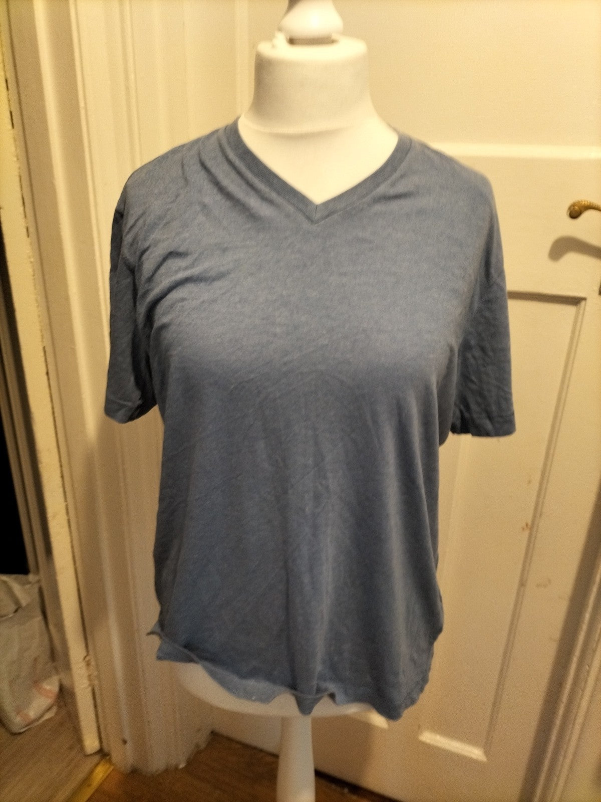Mens Burton Size Large Blue V Neck Tshirt Short Sleeved