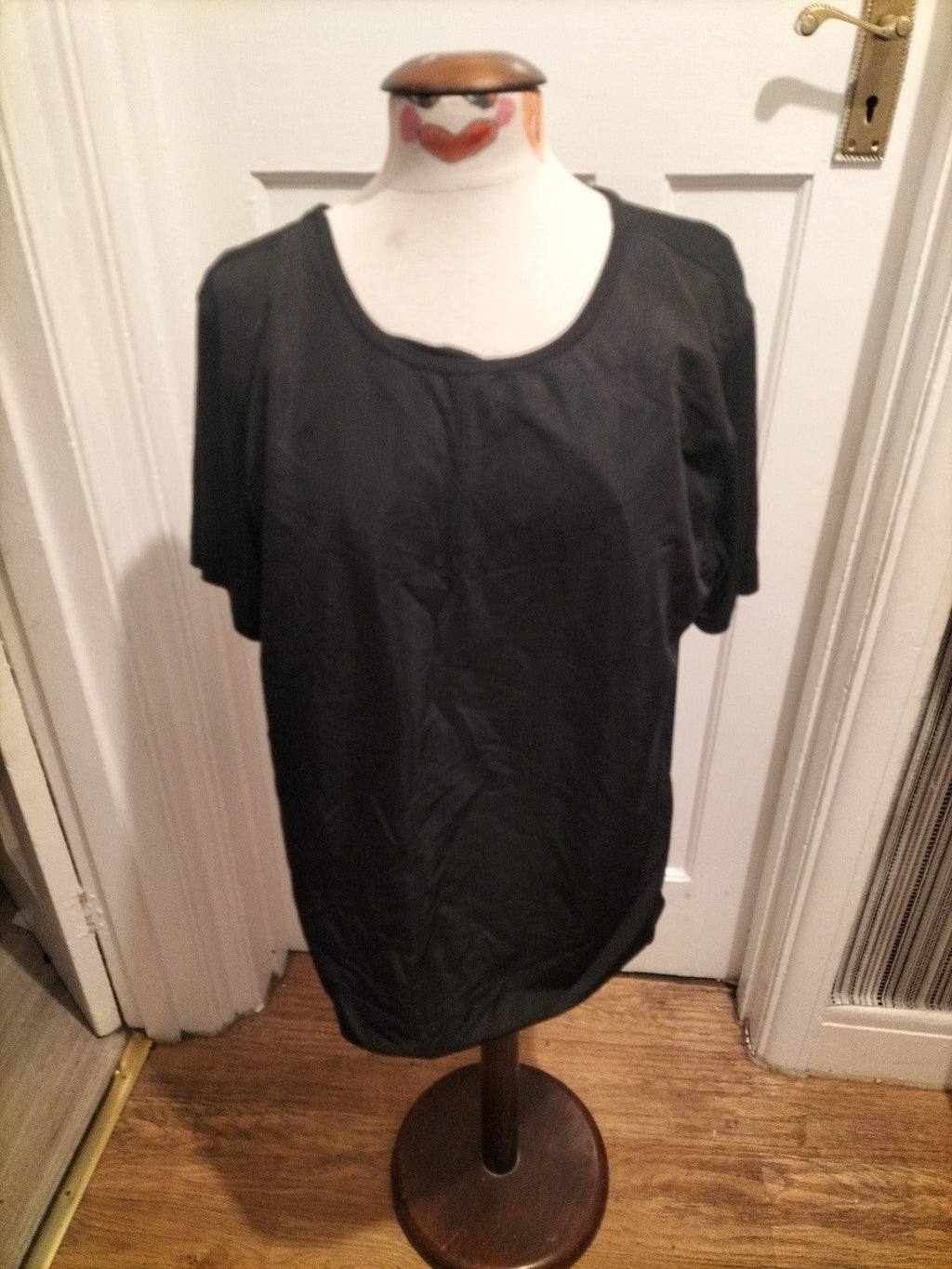Mens Unique & Pure Size XL Black Short Sleeved Tshirt