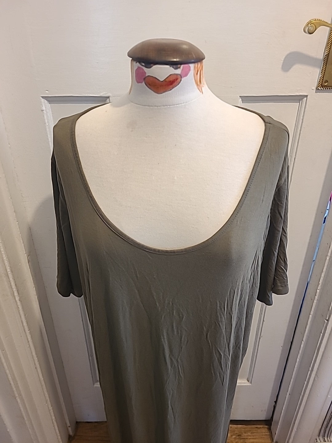 Ladies Label Be Size 32 Khaki Short Sleeved Long Length Dress