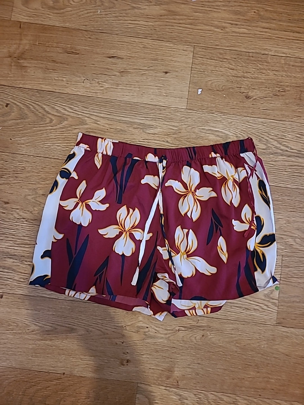 Ladies Pep&Co Size 8-10 Burgundy Floral Elasticated Hot Pants