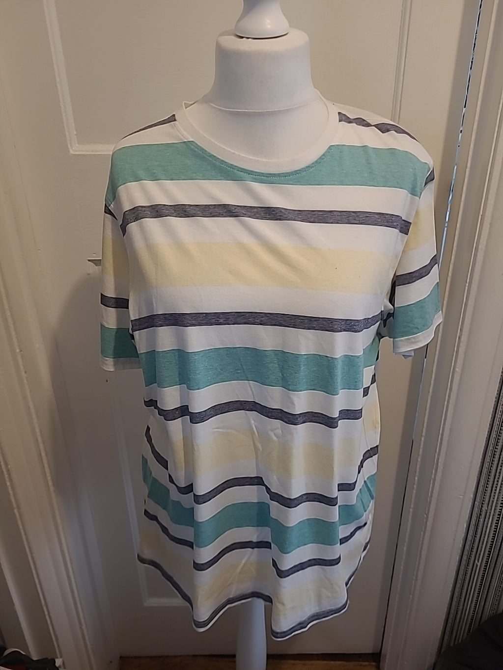 Mens Maine Size Large Multi Stripe Short Sleeved Tshirt