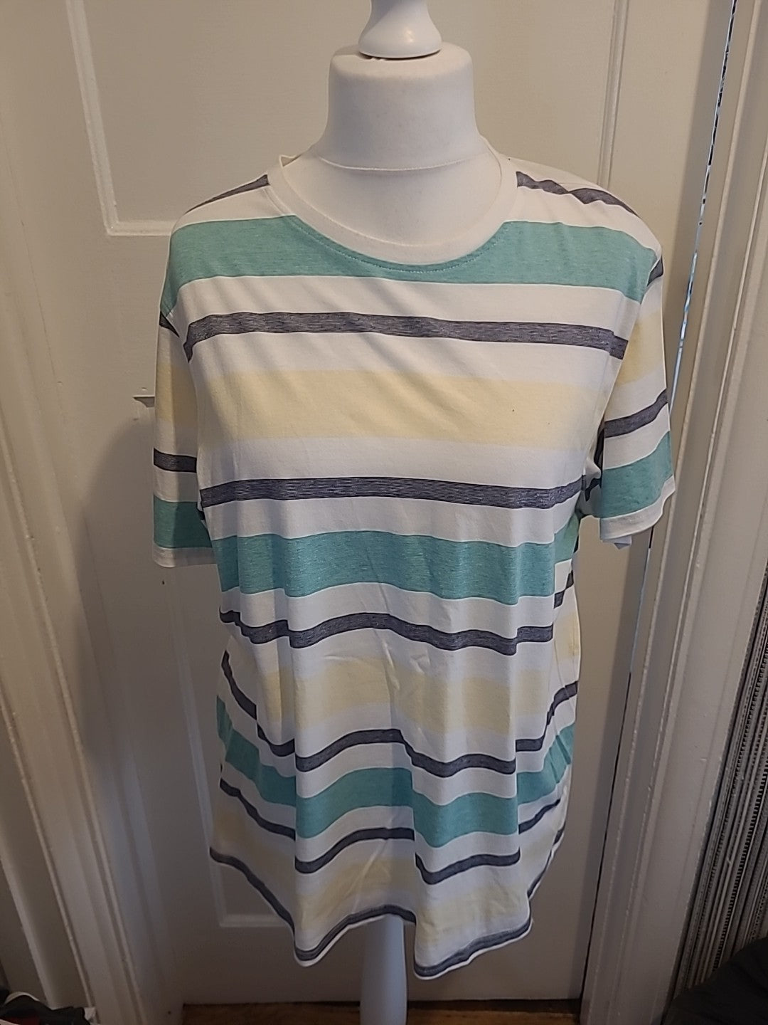 Mens Maine Size Large Multi Stripe Short Sleeved Tshirt