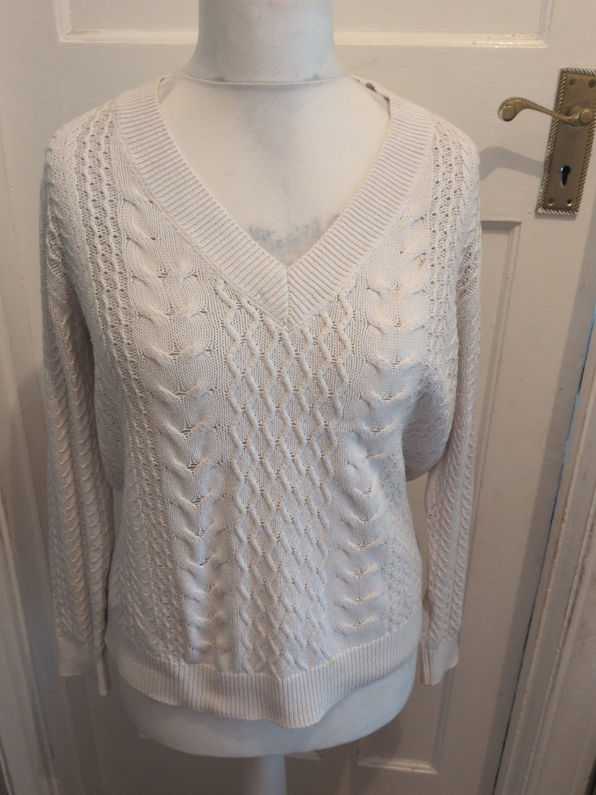 Ladies Tu Size 14 White Knit V Neck Long Sleeve Jumper(Small Marking)