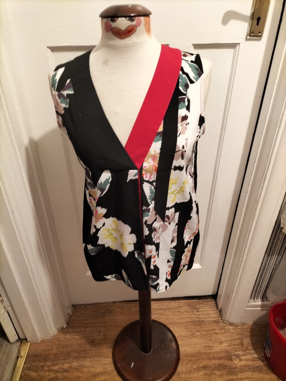 Ladies French Connection Size Small Multicoloured Sleeveless Blouse