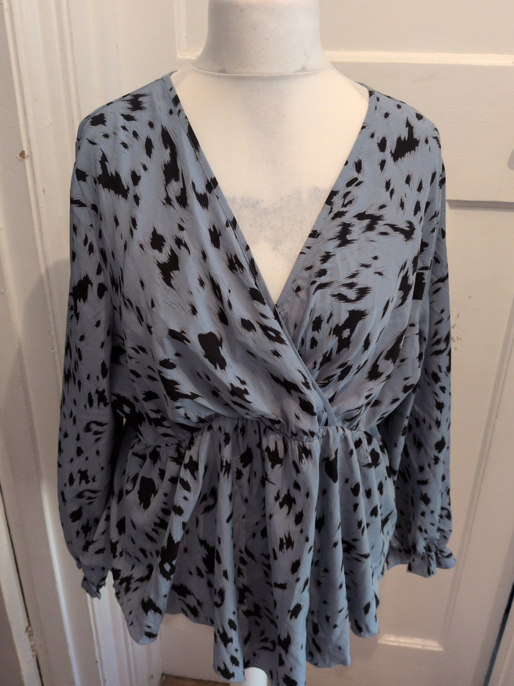 Shein Curve 2XL Grey And Black Long Sleeve Blouse