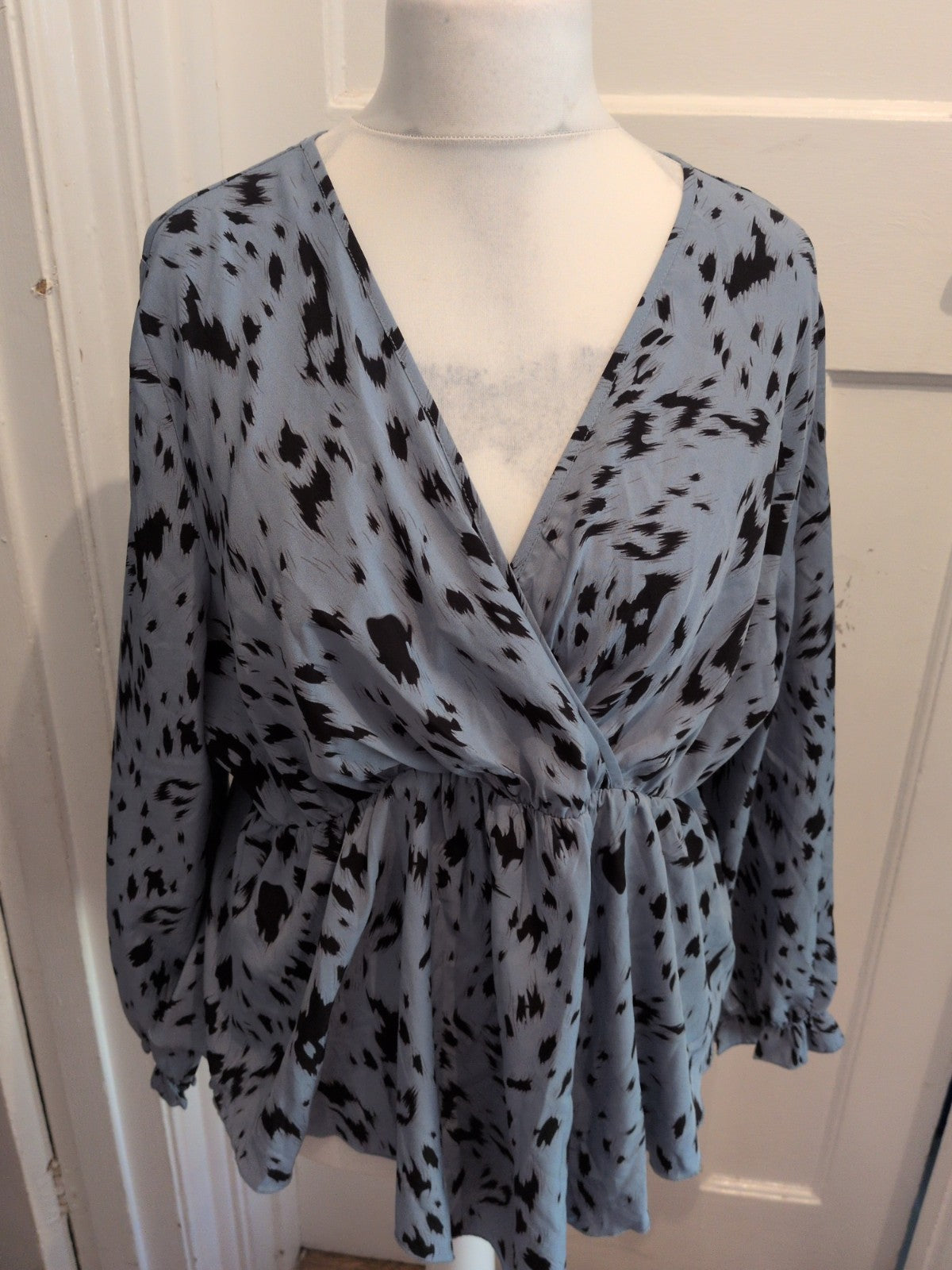 Shein Curve 2XL Grey And Black Long Sleeve Blouse