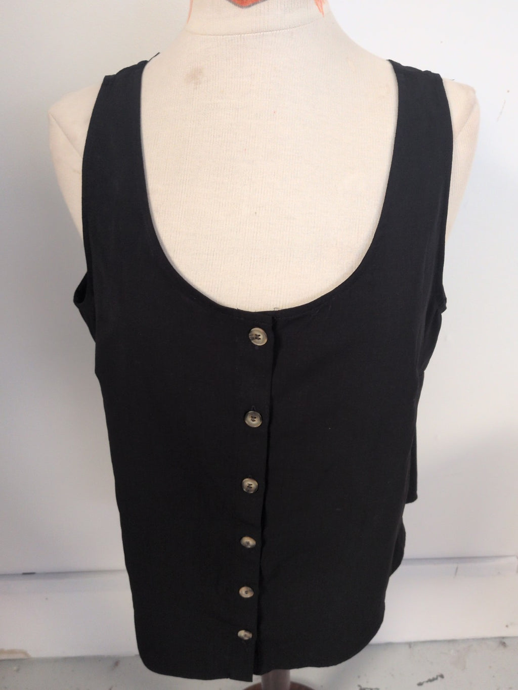 Tu 16 Black Buttoned Sleeveless Blouse