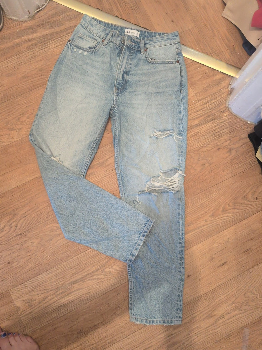 Zara 10 Pale Ripped Straight Jeans