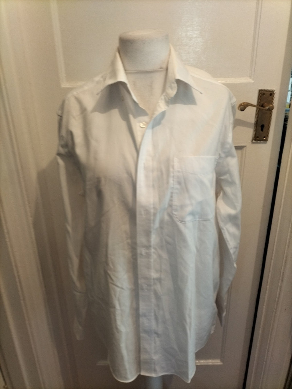 Mens Eddie Bauer Size Large White Long Sleeved Shirt Relaxed Fit Marked Neck