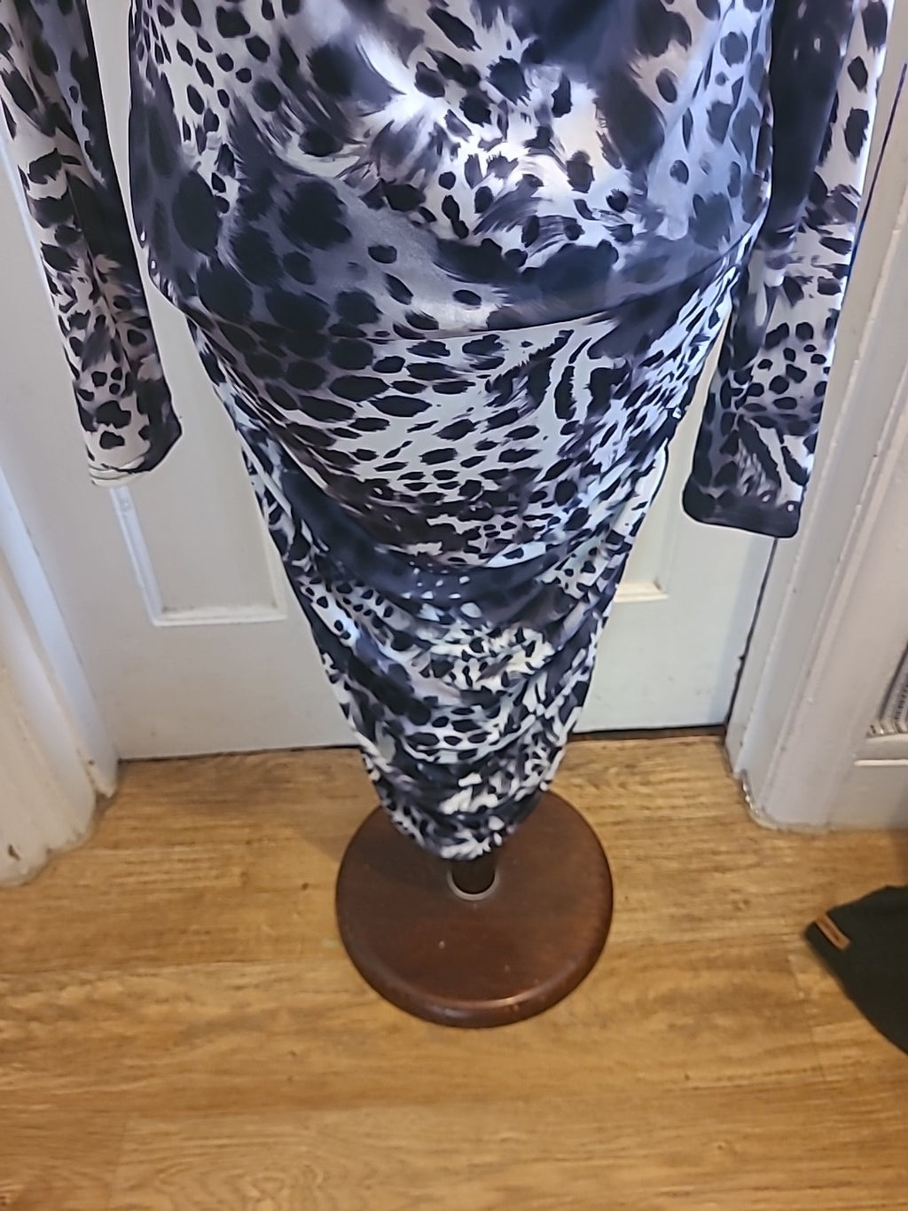 Ladies Jami Size Medium Animal Print Ruched Side Long Sleeved Dress