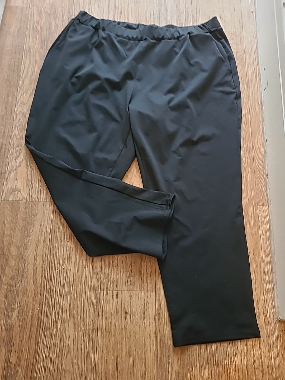 Ladies size 4xl black elasticated cropped trouser