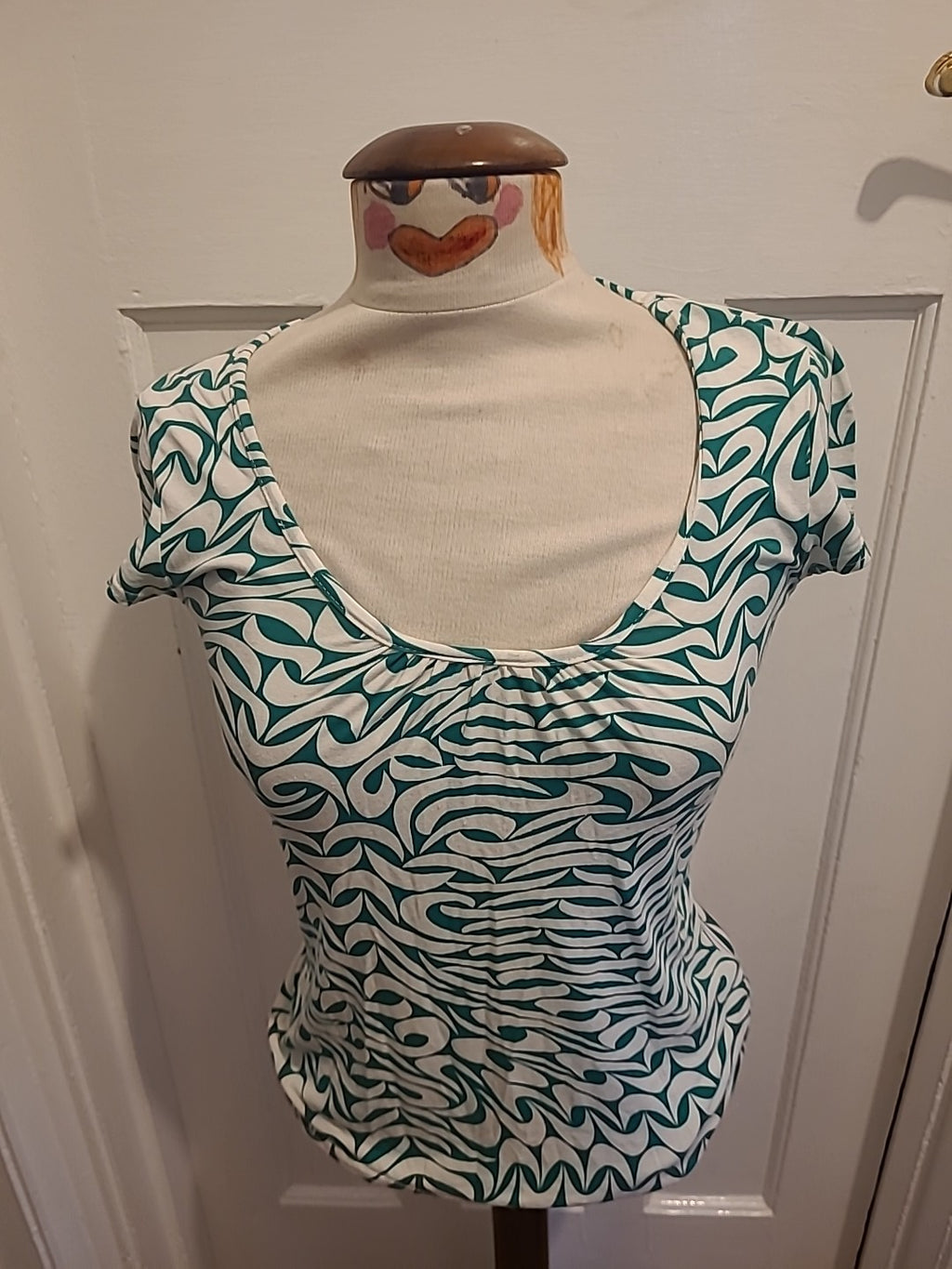 Ladies Phase Eight Size 8 Green And White Patterned Short Sleeved Tshirt