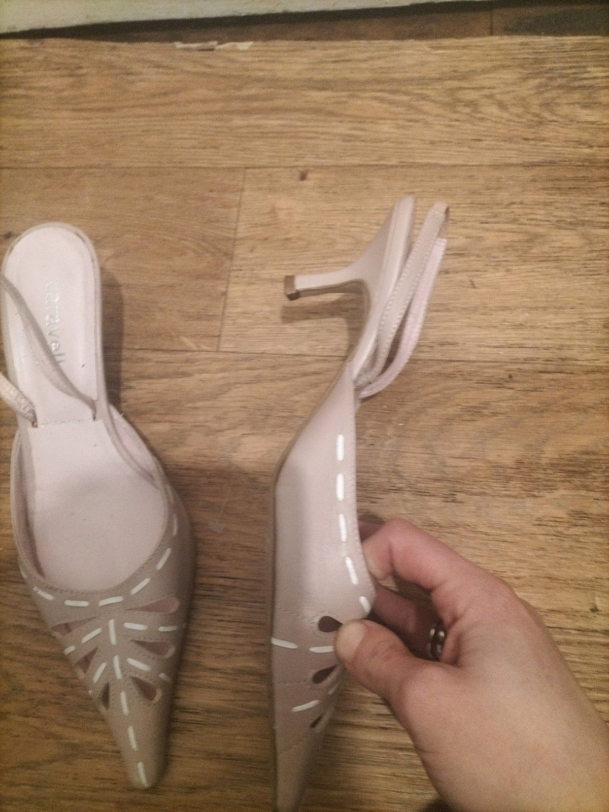 Ladies Carvella Size Euro 39 Pink Close Toe Small Heel