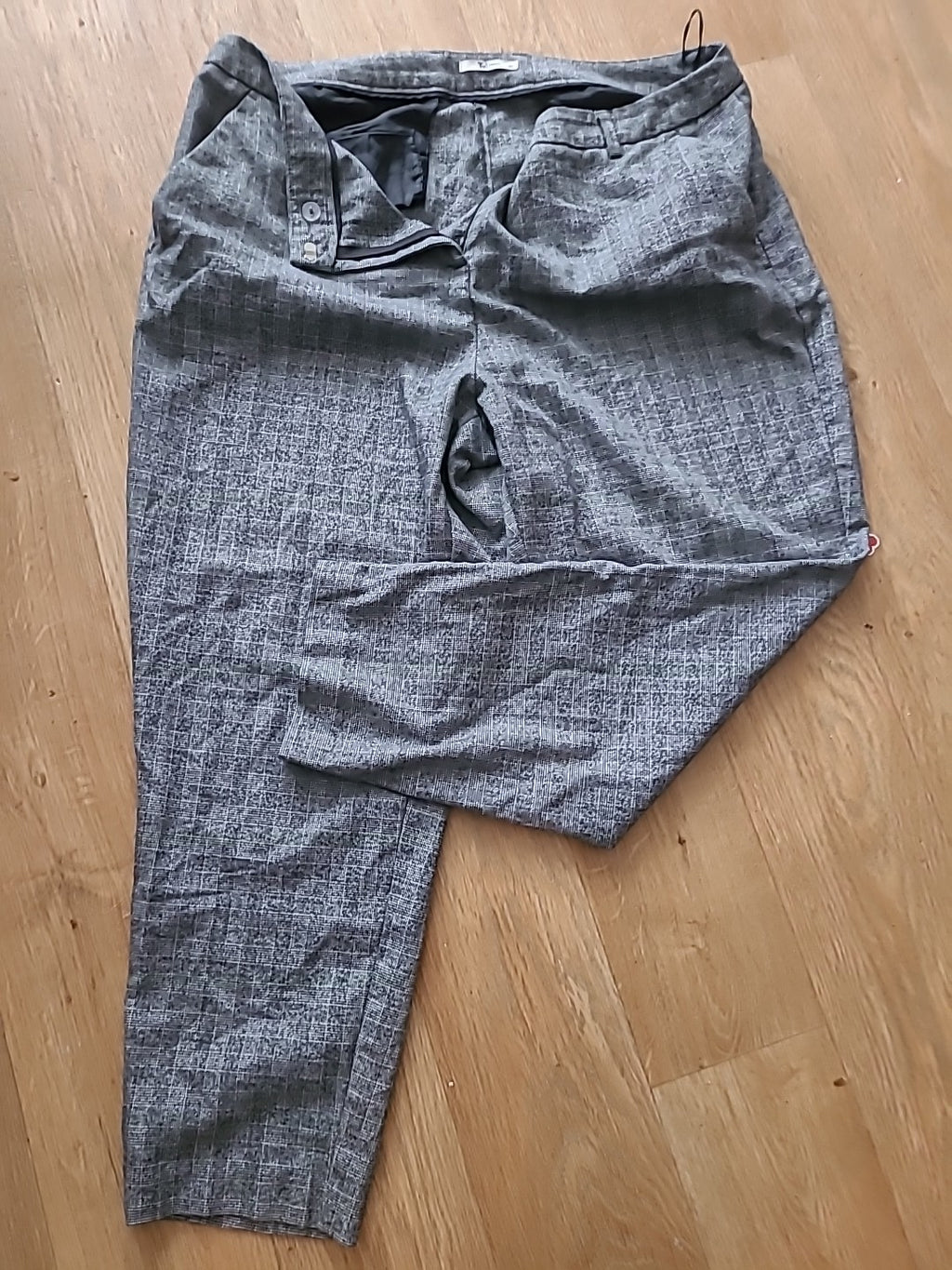 Ladies Tu Size 18s Grey Check Patterned Trousers