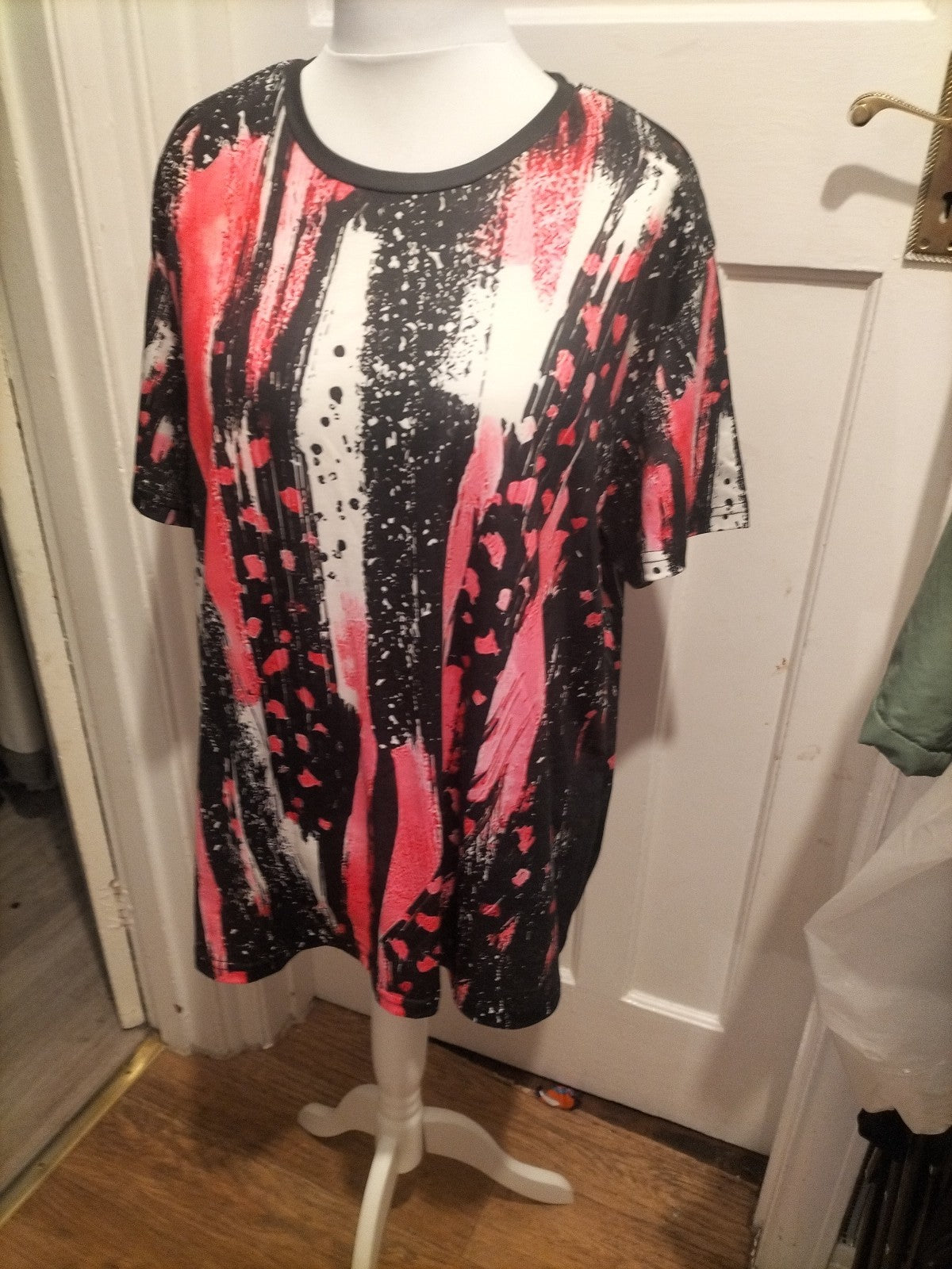 Ladies Size 4XL Pink/Black And White Short Sleeved Tshirt