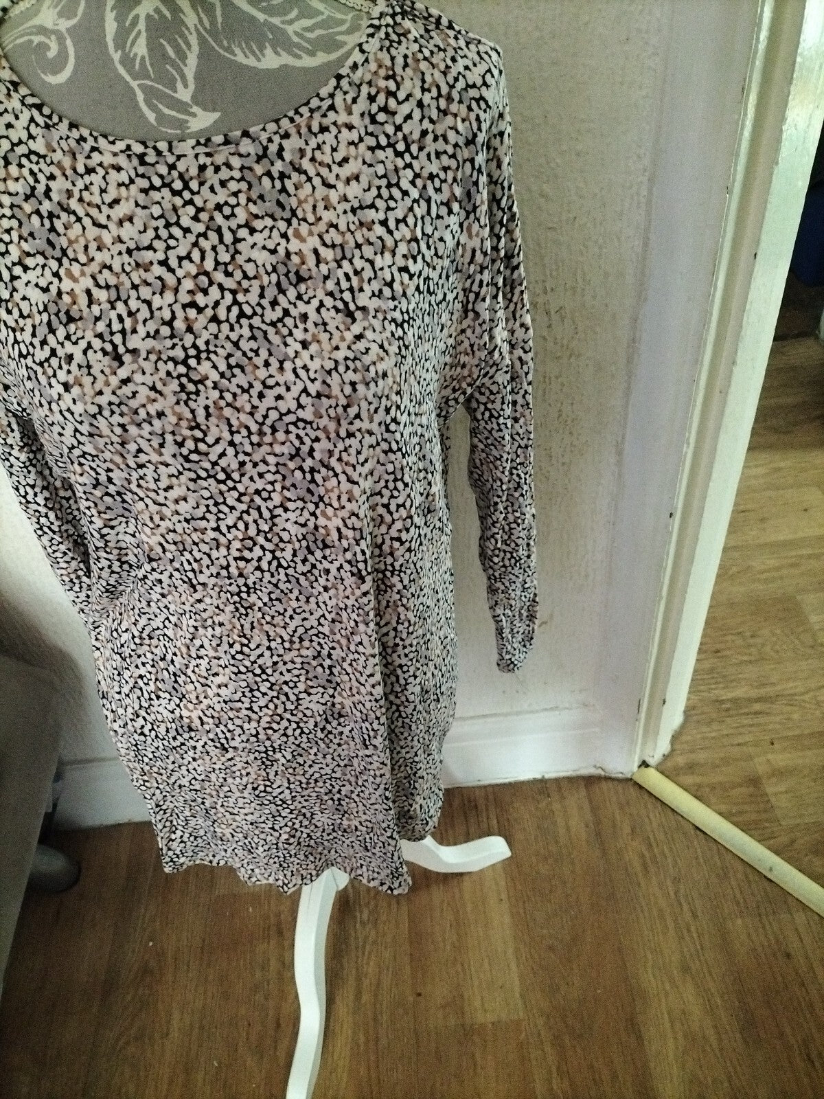 Ladies Papaya Size Medium Long Sleeved Blouse