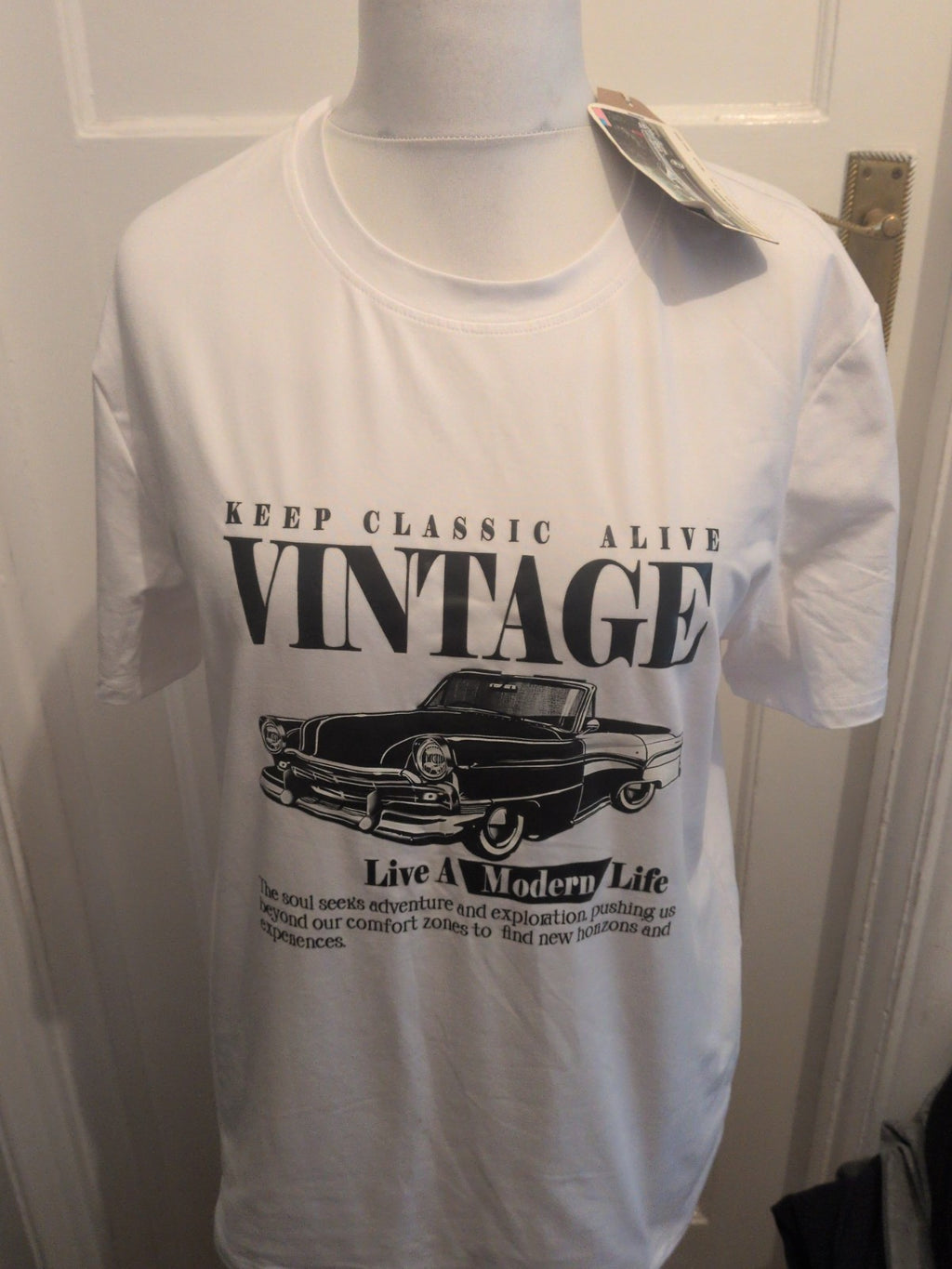 Brand New Cadillac Vintage White T-shirt medium