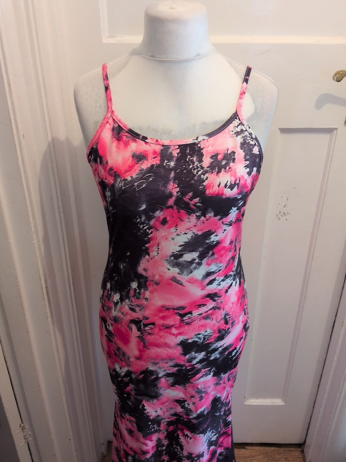 Ladies Long Sprappy Dress Pink, Black, White Size Xl[16] Free Delivery