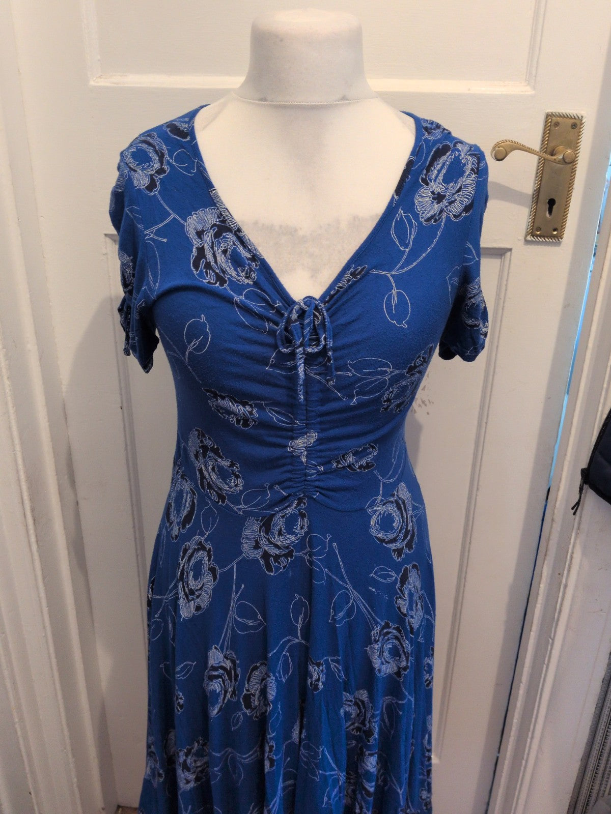 Roman 12 Blue Black And White Short Sleeve V Neck Dress