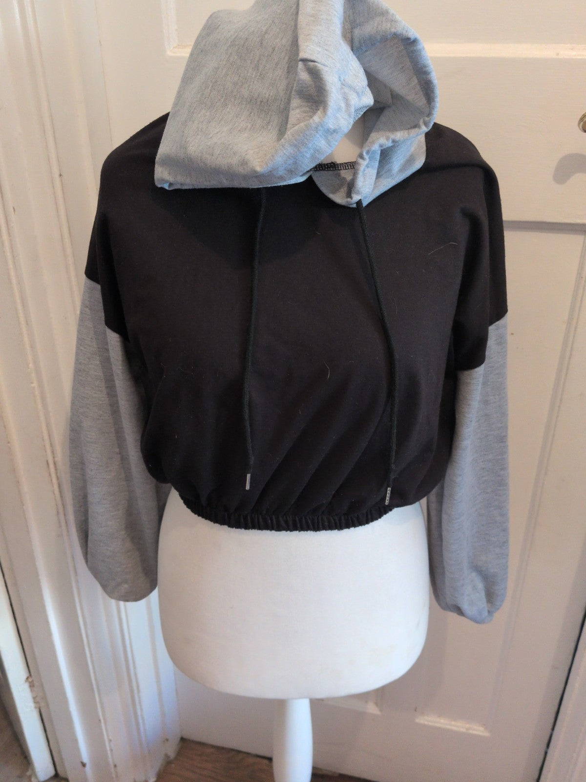 Ladies Size Large Grey And Black Cropped Hoodie Elasticated Hem