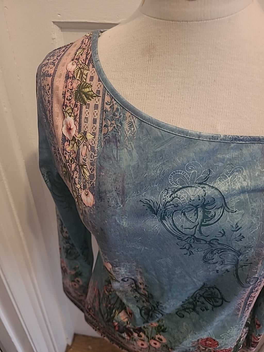 Ladies Size Small Multi Green Floral Cold Shoulder Blouse