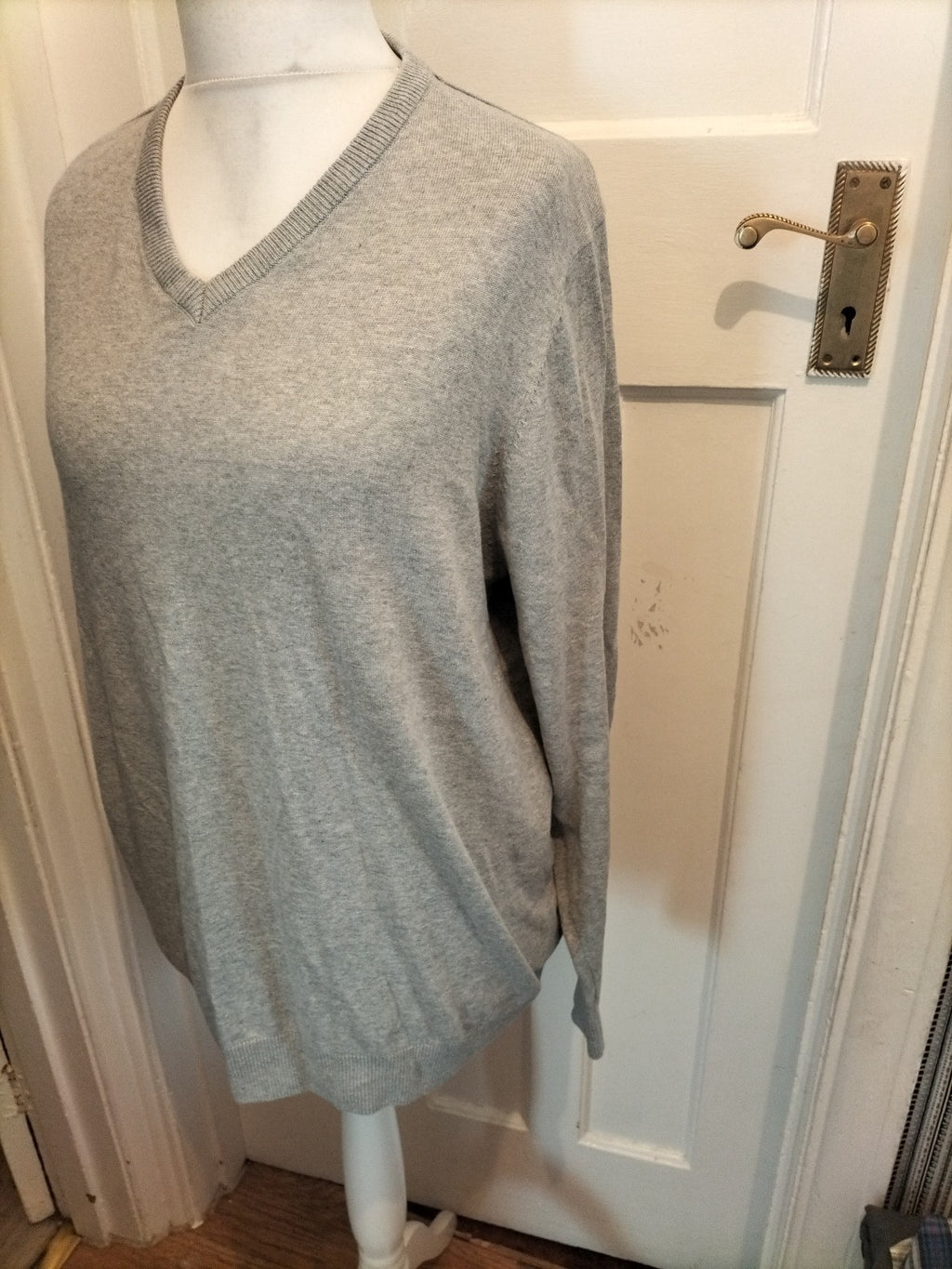 Mens Kensington Size XL Grey V Neck Lightweight Jumper