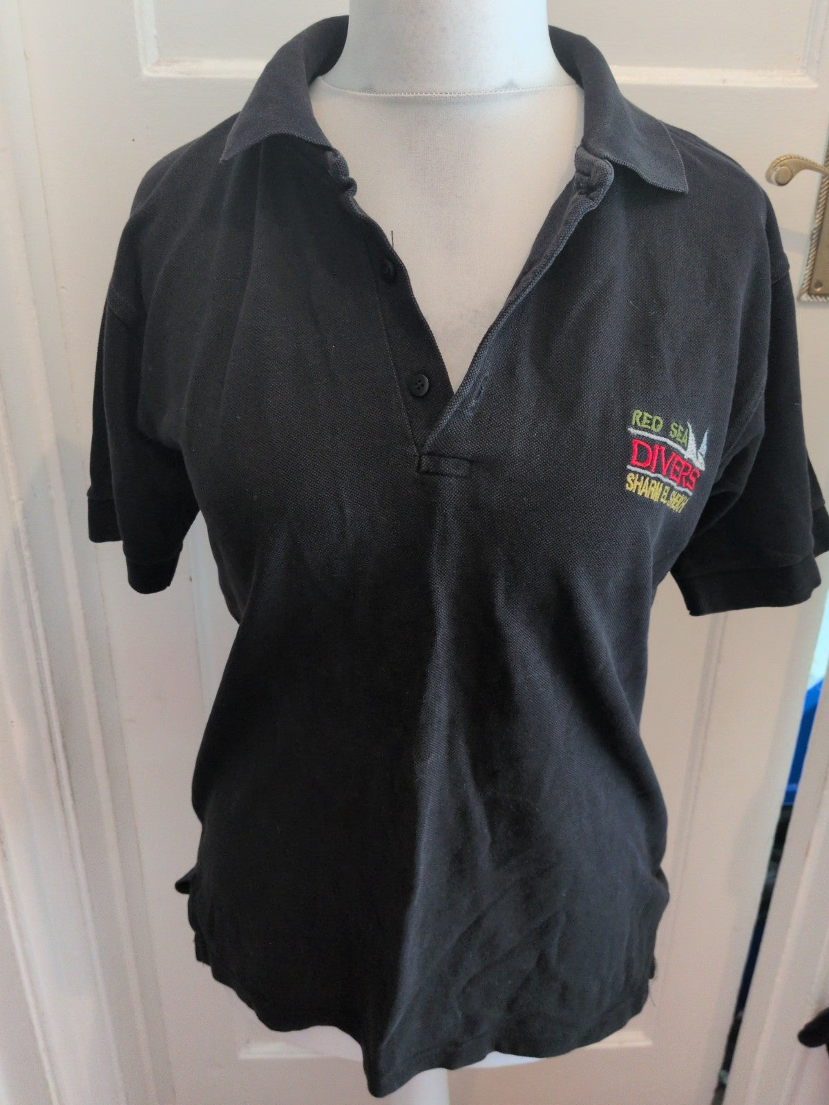 Medium Black Red Sea Divers Short Sleeve Polo