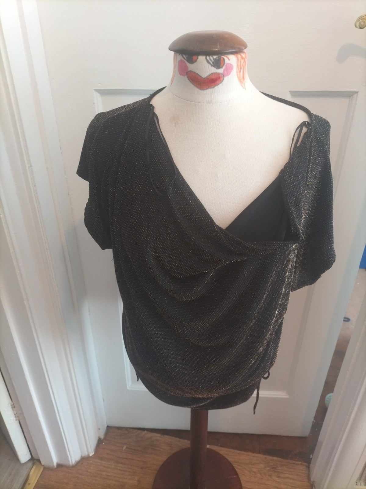 Ladies Roman Size 16 Black Gold Cap Sleeved Tshirt