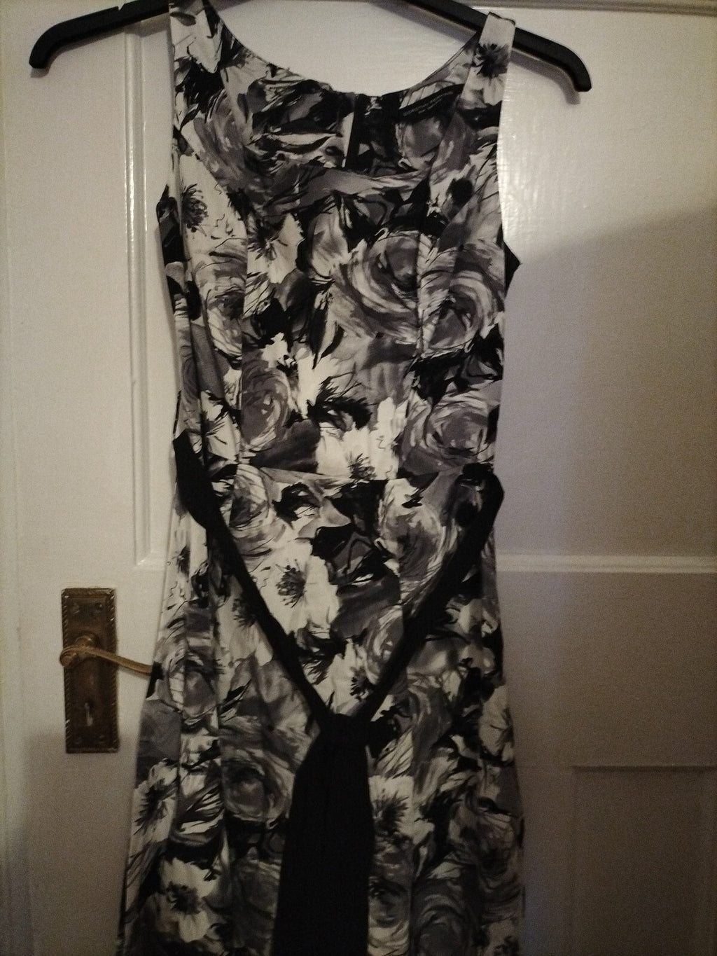 Ladies Dorothy Perkins Size 6 Grey/black Floral Sleeveless Dress