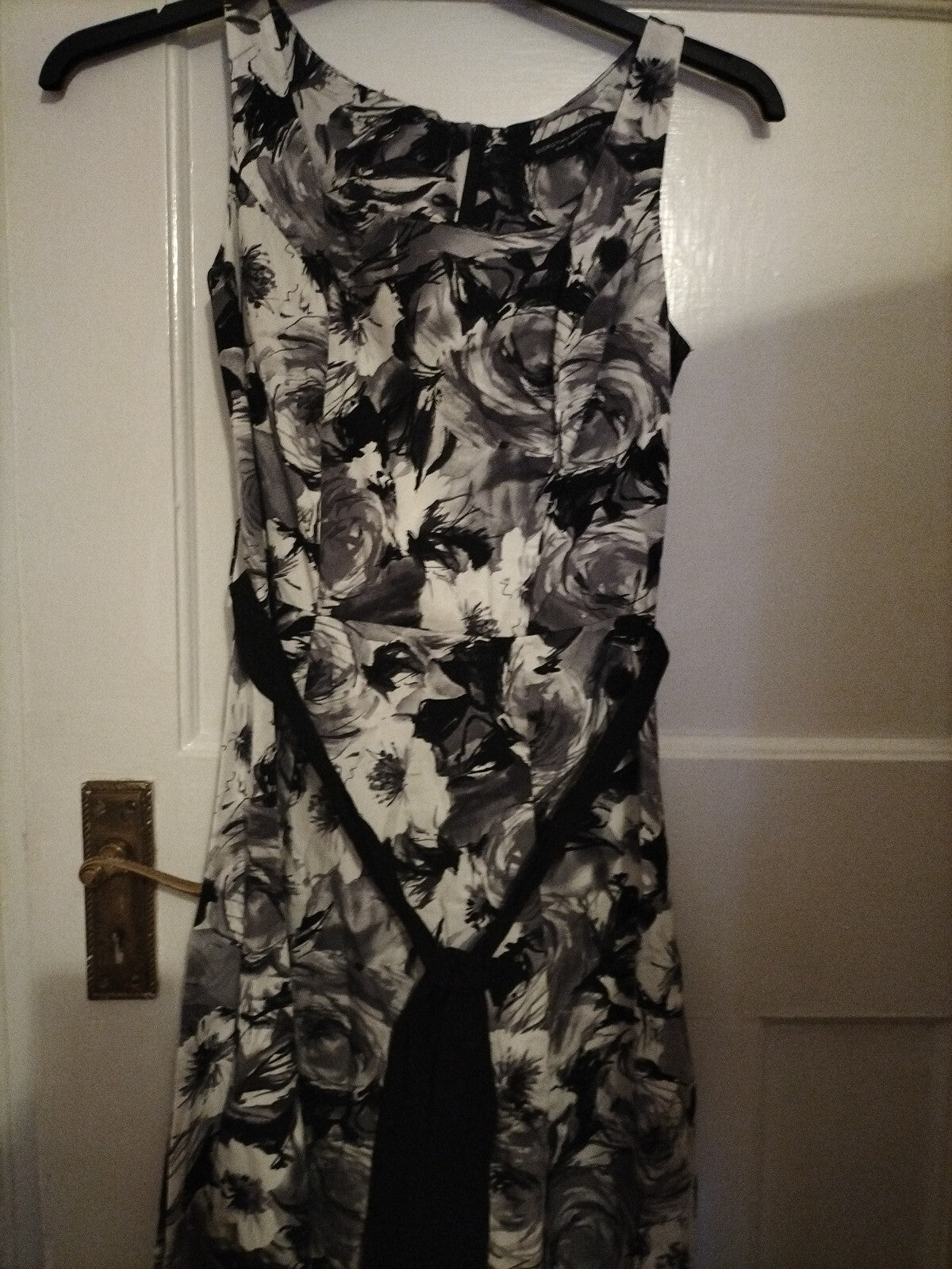 Ladies Dorothy Perkins Size 6 Grey/black Floral Sleeveless Dress