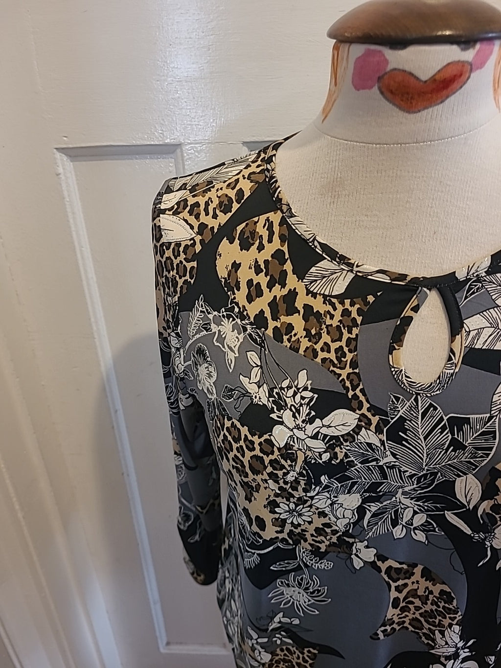 Ladies Klass Size Small Multi Floral Long Sleeved Tshirt