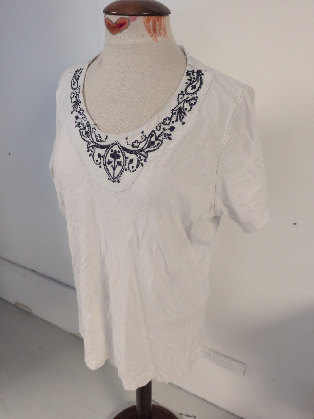 Isle 18-20 Ivory And Navy Embroidered Neck Short Sleeve Blouse
