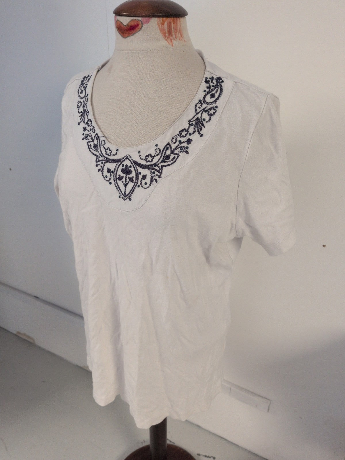 Isle 18-20 Ivory And Navy Embroidered Neck Short Sleeve Blouse