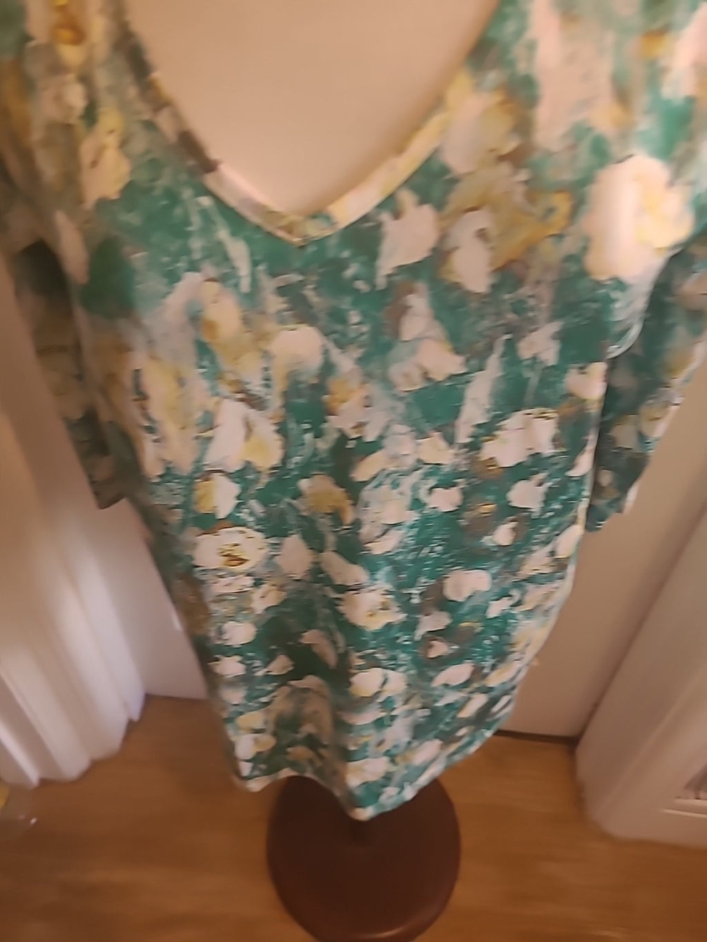 Ladies Size Large Green Floral Mid Sleeved Tshirt
