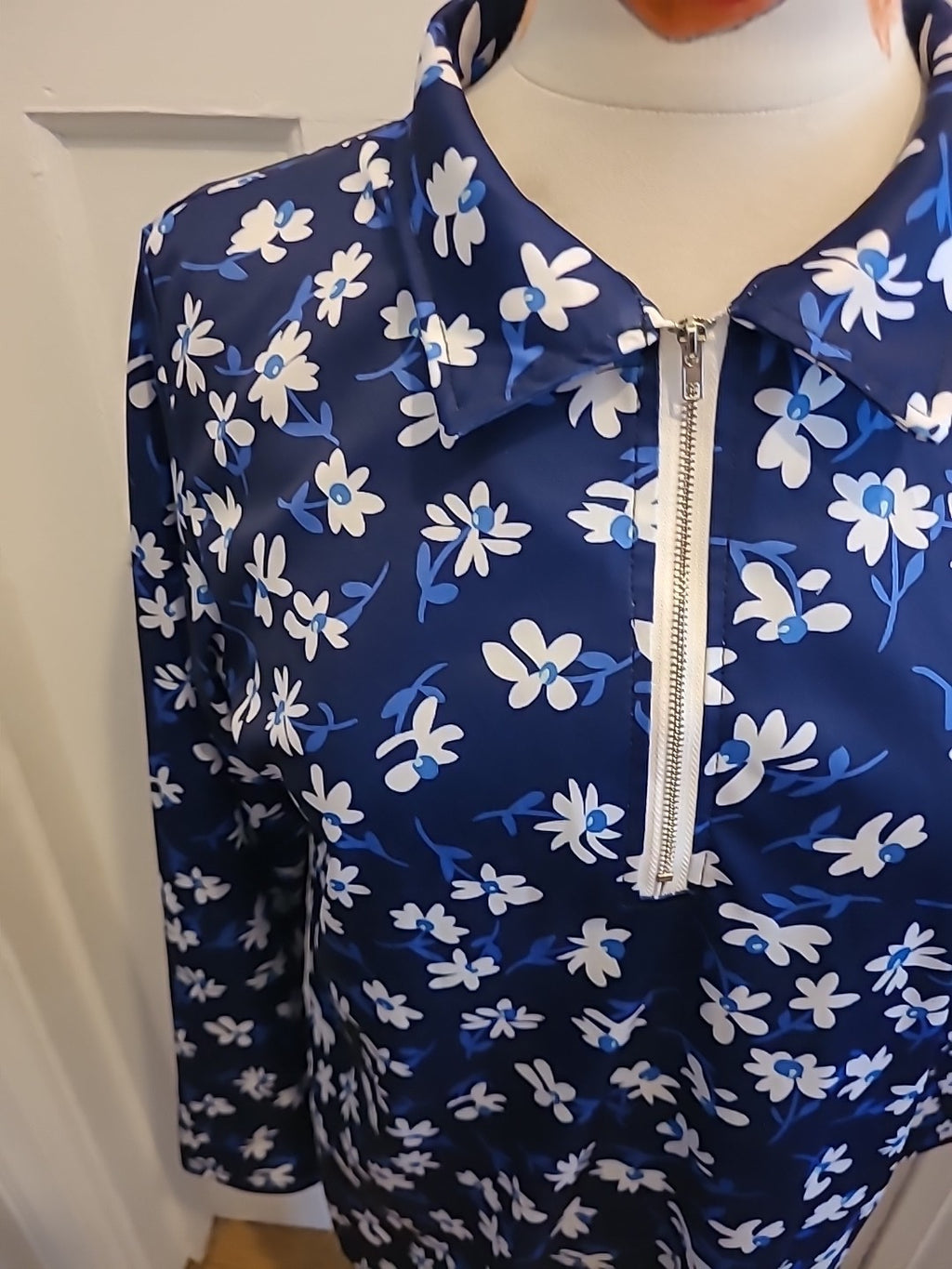 Ladies Large Deep Blue White Flowers Long Sleeved Pullover Top
