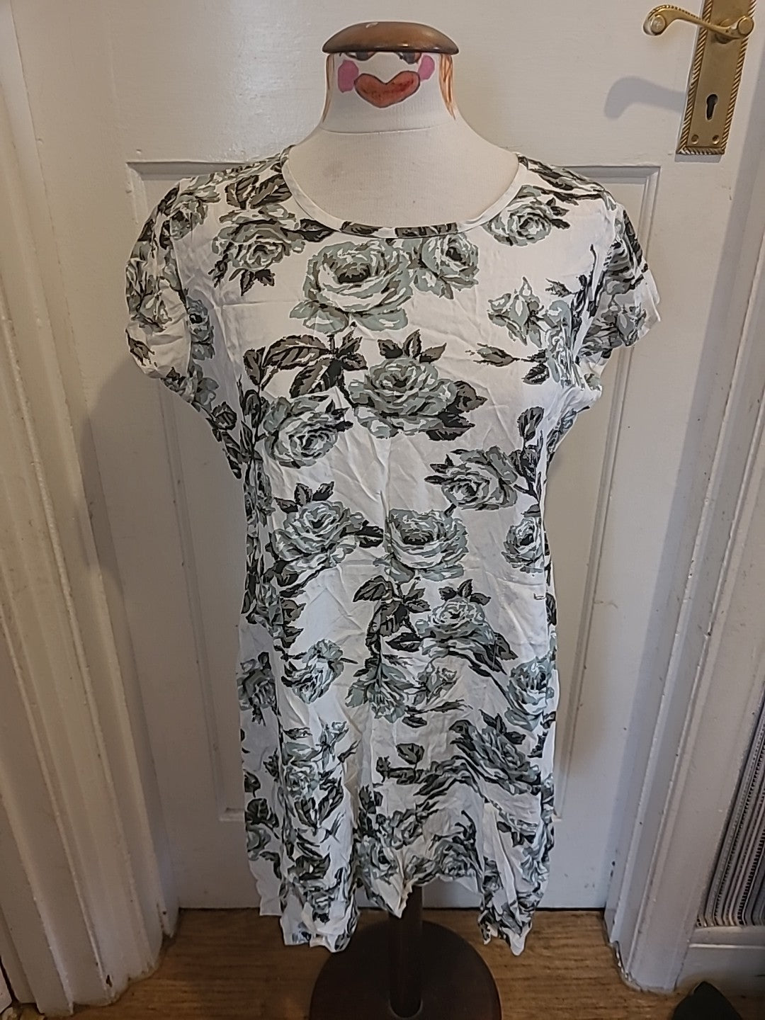 Ladies Masai Size Small White Green Floral Short Sleeved Dress